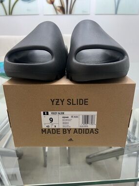 Adidas YZY Slide DEADSTOCK/NEW WITH BOX- Mens size 9 NEVER WORN